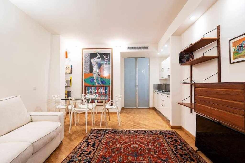Brera Area Lovely Apt Close To Piazza Duomo Milan Bagian luar foto