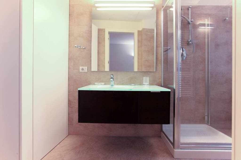 Brera Area Lovely Apt Close To Piazza Duomo Milan Bagian luar foto